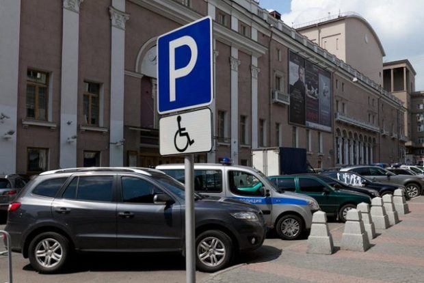 В Украине все инвалиды смогут парковаться бесплатно