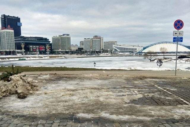 В Троицком предместье Минска парковку для инвалидов завалили снегом – пришлось вмешаться прокуратуре