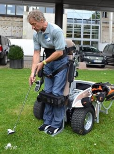 Специализированное инвалидное кресло Paragolfer, представленное компанией Otto Bock