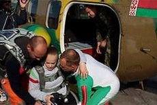 Спортсмены-колясочники совершили прыжки с парашютом